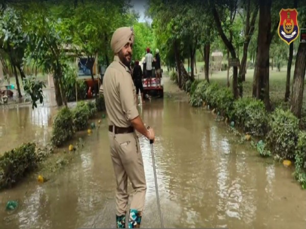 Pathankot Police is working around the clock to ensure citizens receive every possible help and support (Photo/ANI)