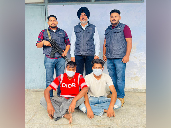 The two accused with the police personnel (Photo/X@DGPPunjabPolice)