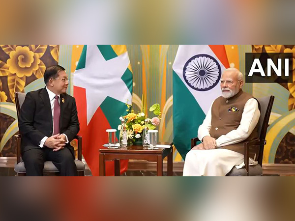 PM Modi with Myanmar’s Senior General Min Aung Hlaing (Photo: ANI/DD)