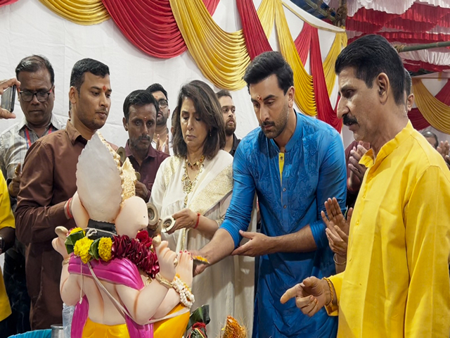 Ranbir Kapoor, Neetu Kapoor (Photo/ANI)