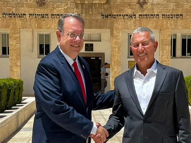 Acting Jewish Agency for Israel chairman Yaakov Hagoel (left) with Doron Almog outside the organization's Jerusalem headquarters  (Photo/TPS)