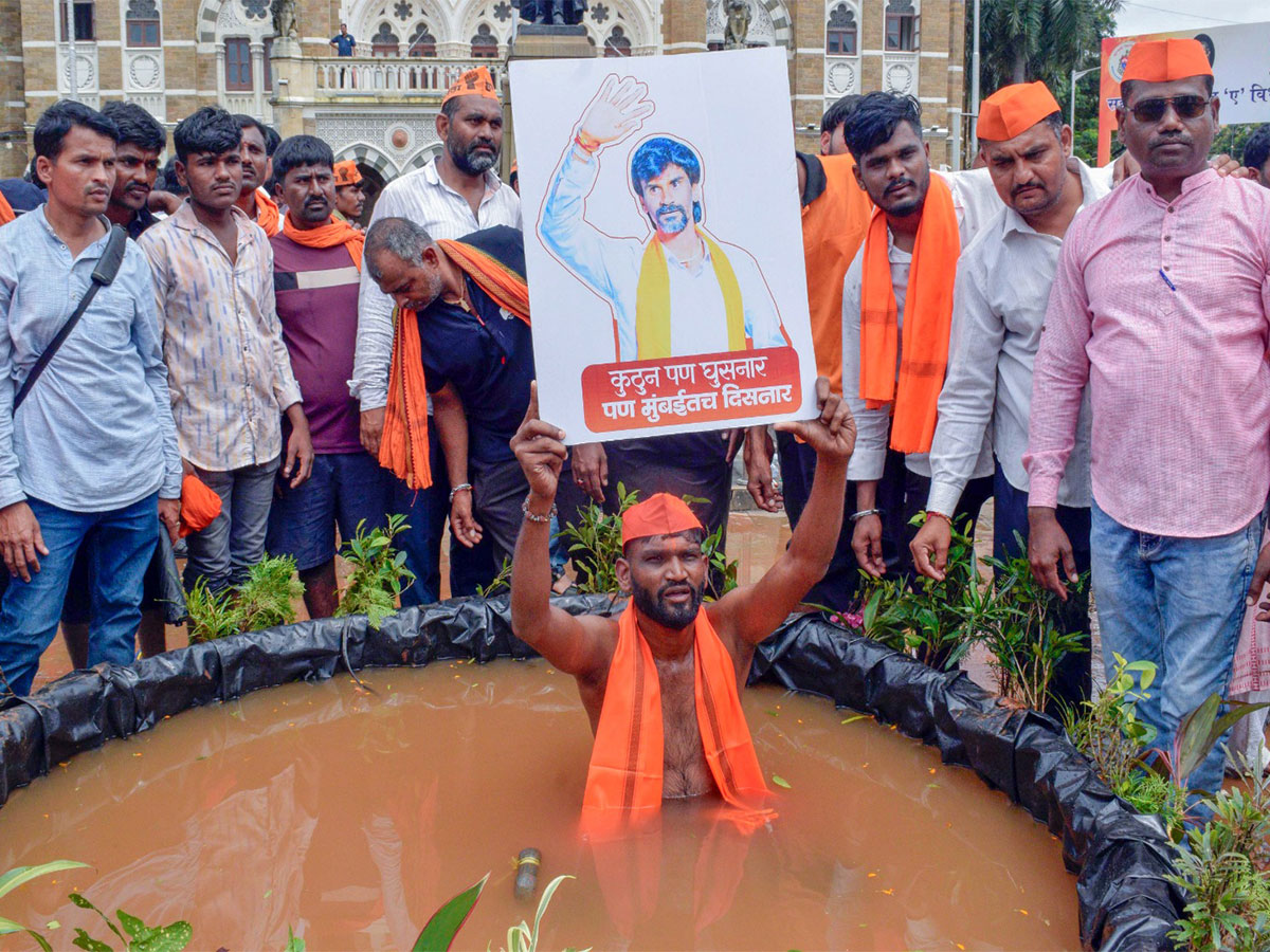 Supporters of Maratha quota agitation protest in Mumbai (Photo/ANI)