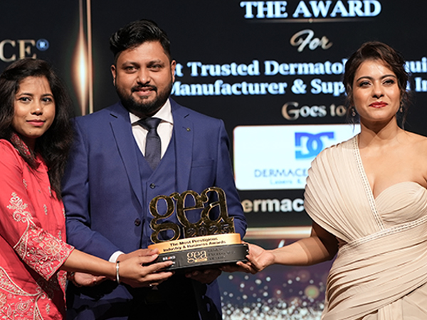 At GEA 2025, Kajol Devgan presents Viren Kalyankar, Director of Dermacell Pvt. Ltd., with the award recognizing the company as India’s Most Trusted Dermatology Equipment Manufacturer & Supplier