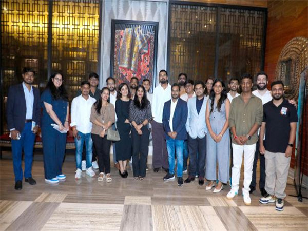 KL Rahul with contest winners and Bajaj Finserv employees