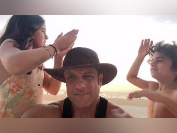 Actor Fardeen Khan with his children (Image source: Fardeen's instagram)