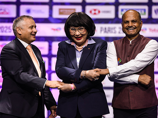 Frank Laurent, President, Federation Francaise de Badminton (L), Khunying Patama Leeswadtrakul, BWF President (M), and Sanjay Mishra, Hony. General Secretary, BAI (R). (Photo: Badminton Photo)