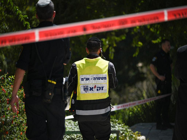 Israeli Police Forensics investigators and ZAKA volunteers collect evidence at a murder scene in Jerusalem (File Photo/TPS) Israeli Police Forensics investigators and ZAKA volunteers collect evidence at a murder scene in Jerusalem (File Photo/TPS)
