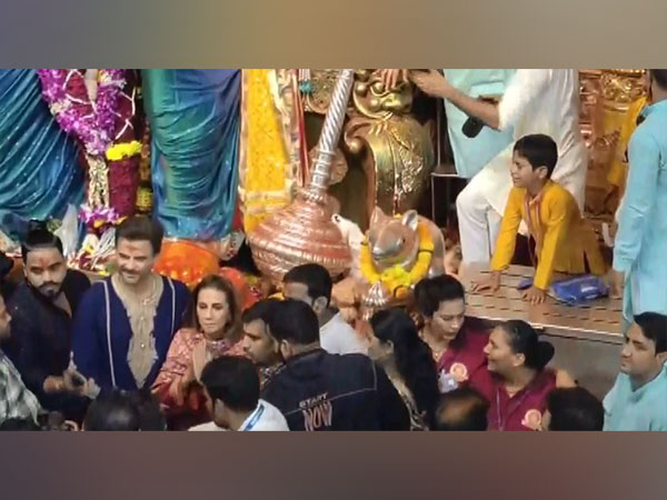 Actor Anil Kapoor and his wife Sunita (Image source: ANI)