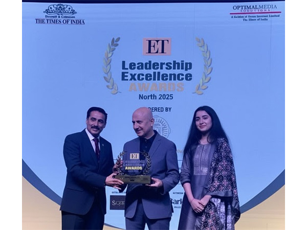 Shri Rajesh Sharma receiving  award from Anupam Kher