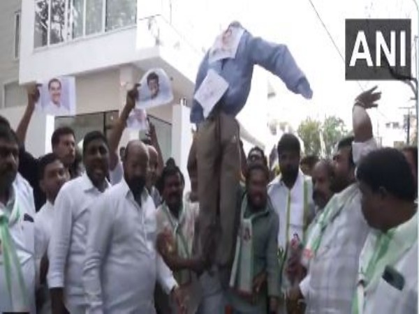  Telangana Jagruthi workers protest against BRS leaders in Hyderabad (Photo/ANI) 