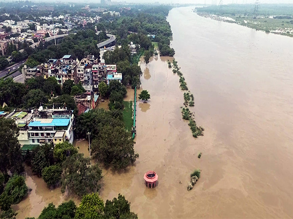 Rain lashes parts of Delhi (Photo/ANI)
