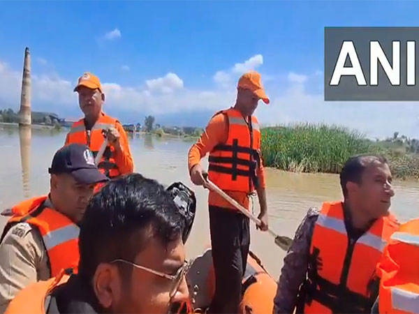 J&K SDRF carries out rescue operations in the flood affected areas of Budgam district (Photo/ANI)