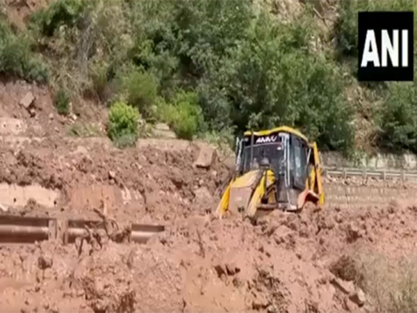 Jammu and Kashmir National Highway 44 closed due to landslides (Photo/ANI)