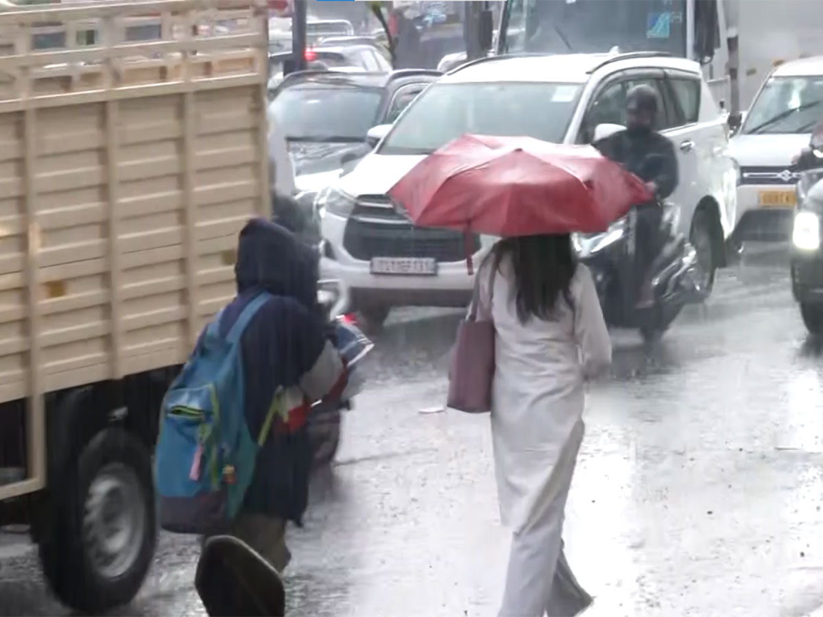 Rain lashes in parts of Hyderabad (Photo/ANI)