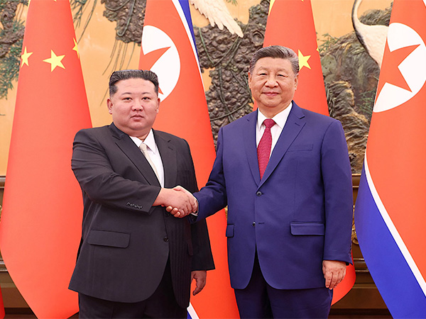 Chinese President Xi Jinping shakes hands with North Korean leader Kim Jong Un at the Great Hall of the People in Beijing, China (Photo/Reuters) Chinese President Xi Jinping shakes hands with North Korean leader Kim Jong Un at the Great Hall of the People in Beijing, China (Photo/Reuters)