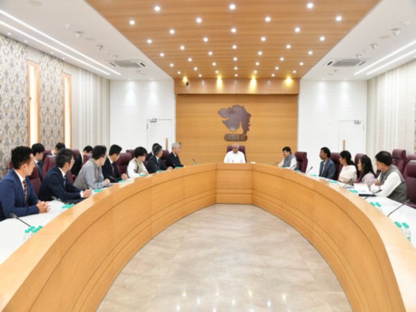 Chief Minister Bhupendra Patel with the JICA, led by Vice Governor of Iwate Prefecture (Photo/X/@Bhupendrapbjp)