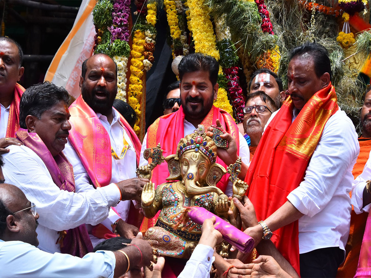 Telangana CM Revanth Reddy participates in Ganesh idol immersion event (Photo/@revanth_anumula)