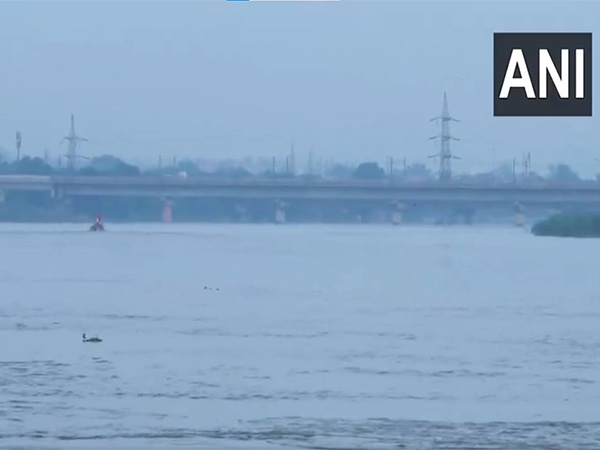 Yamuna continues to flow above danger mark (Photo/ANI)