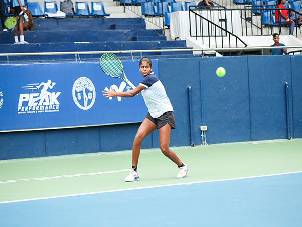 Young Indian tennis player Deepshika Vinayagamurthy (Photo: KSLTA)