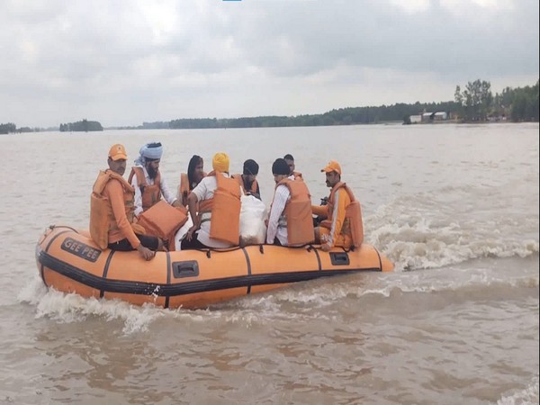 Ravi and Ujj Rivers overflow, NDRF conducts rescue oprations (Photo/ANI)