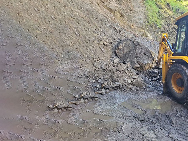 Work underway to open Nandanagar-Nandprayag road in Chamoli district (Photo/X@chamolipolice)