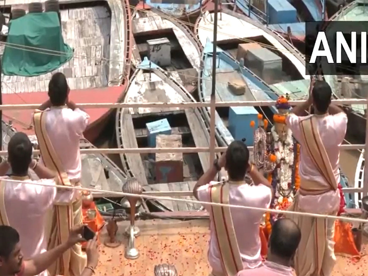 Ganga Aarti in Varanasi ahead of Lunar Eclipse (Photo: ANI)