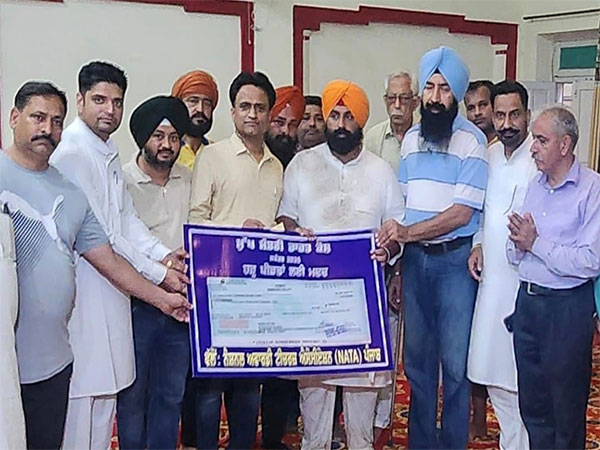 National Awardee Teachers hand over a cheque for ₹1.25 lakh to S. Harjot Singh Bains for flood relief in Punjab (Photo/Press Release)