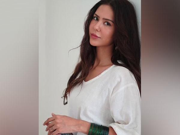 Actor Sonam Bajwa (Image source: T Series)