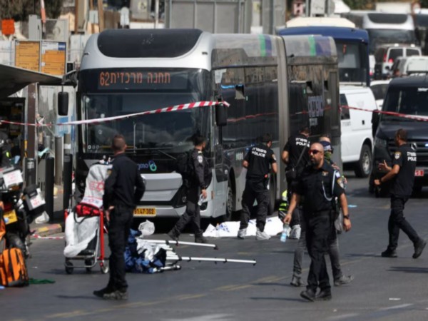 Israeli police officers work at the scene (Image/Reuters)
