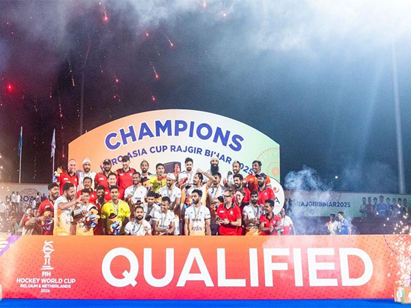 Team India with the Asia Cup gold. (Photo: @FIH_Hockey X)