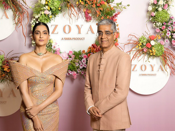 Zoya CEO (Jewellery Division), Ajoy Chawla with Sonam Kapoor who is wearing the Spring Song Choker and Earrings, capturing the stillness of snow and the quiet stir of clusters of green apple.