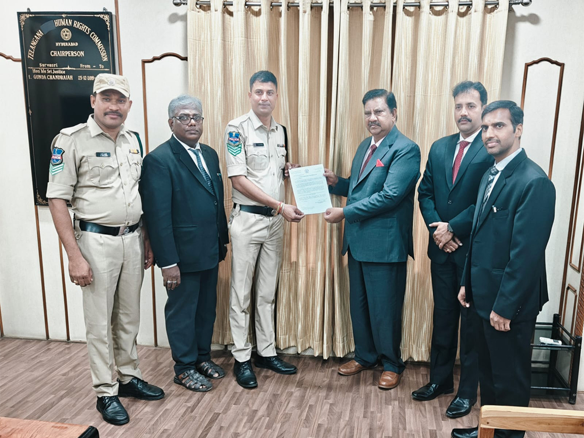 TGHRC Chairperson Justice Shameem Akther presents appreciation letter to Head Constable Sridhar Varma (Photo/TGHRC PRO)