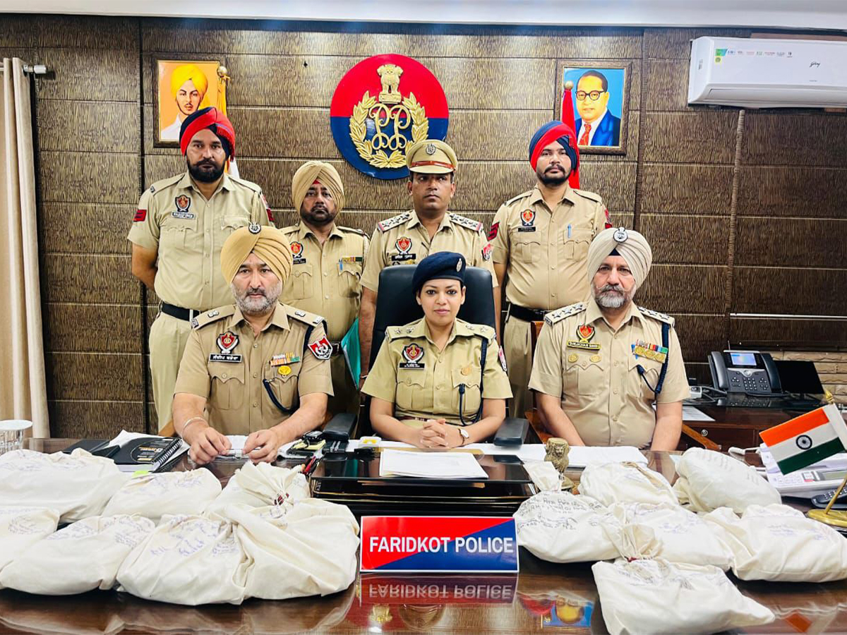 Punjab Police officials with recovered 12.1 kg of Heroin (Photo/Punjabpolice)