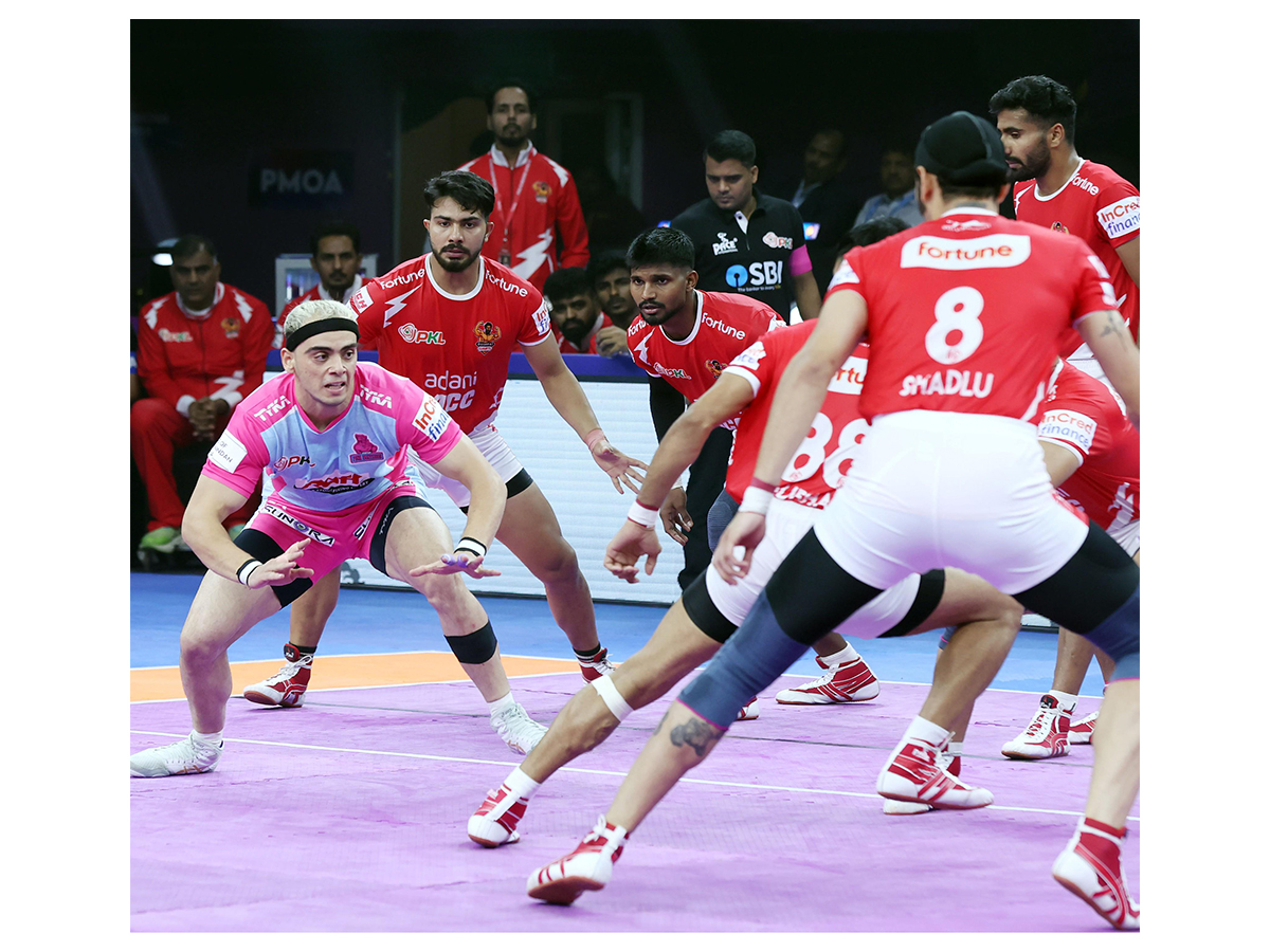 Players in action during the match (Photo: PKL) 