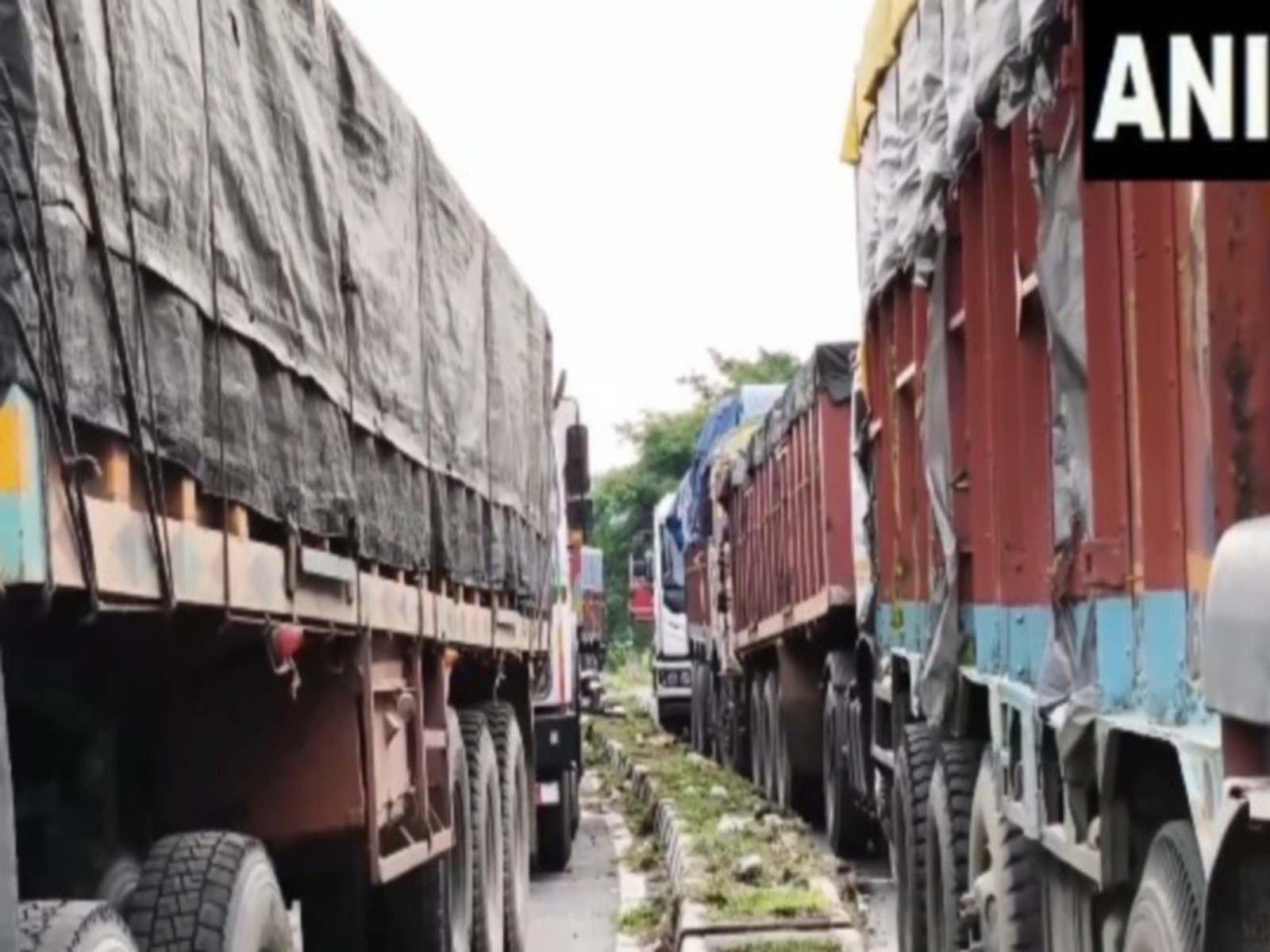 Truck operators stranded at the West Bengal-Nepal border (Photo/ANI)