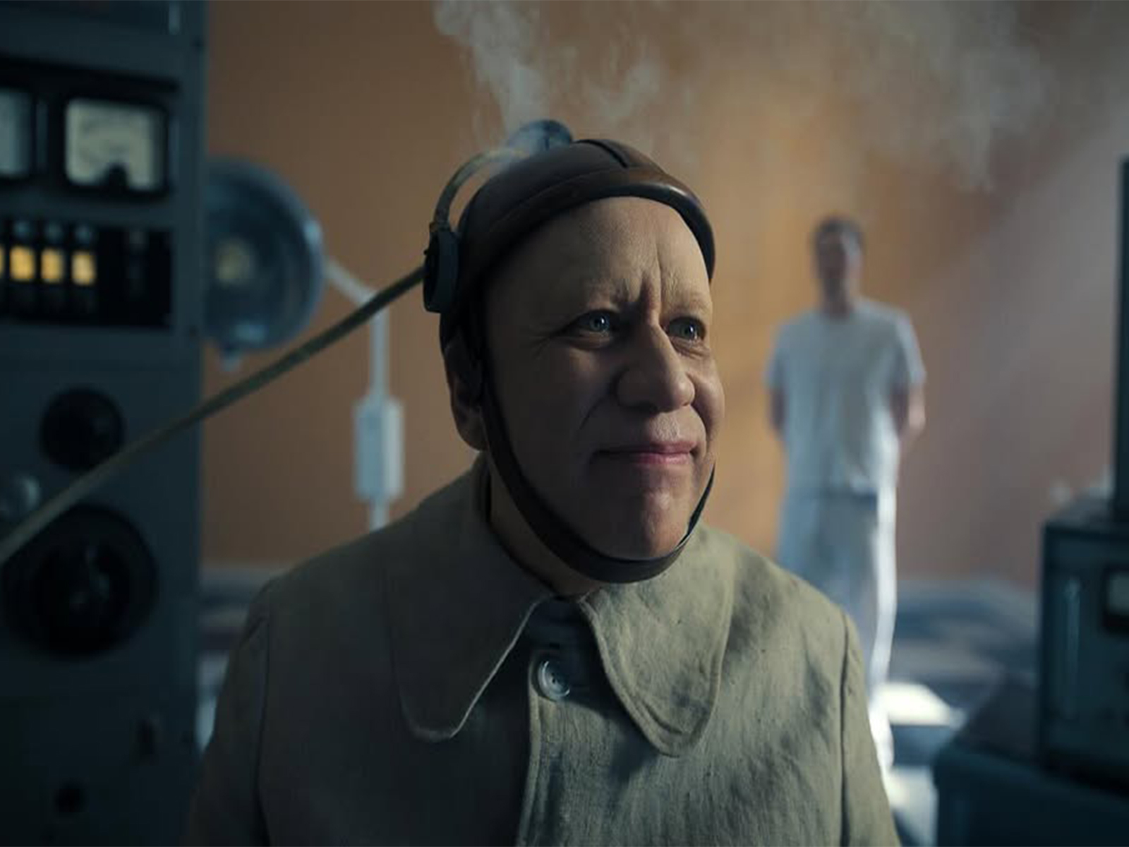 Fred Armisen as Uncle Fester (Photo/Instagram@sordociego)