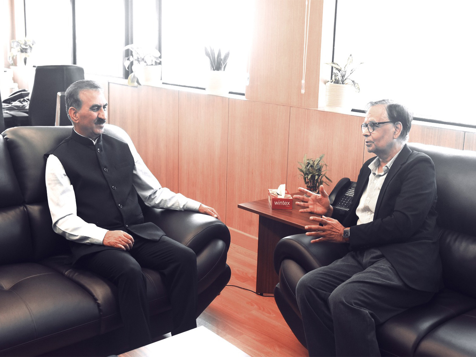 HP CM Sukhu with Chairman of 16th Finance Commission Arvind Panagariya at New Delhi. (Photo/ANI)