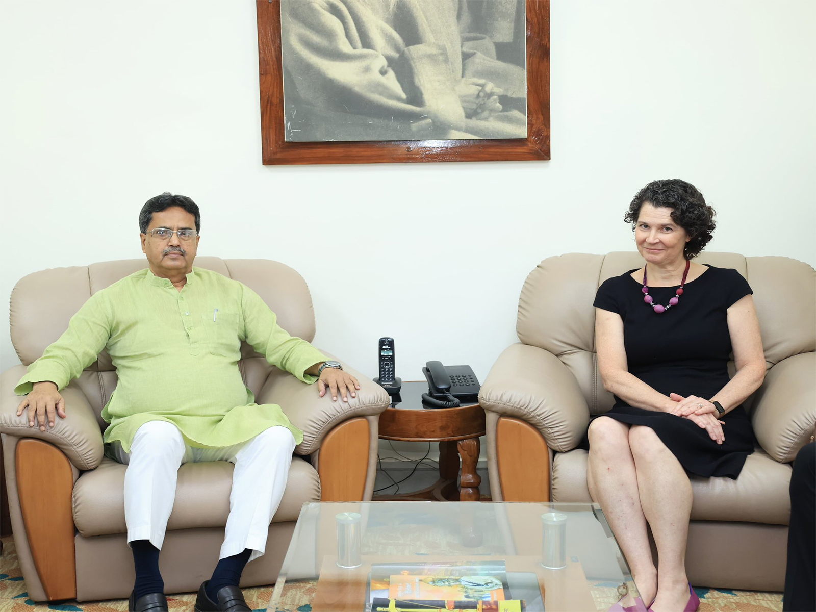 Tripura CM Manik Saha with Kathy Giles-Diaz, US Consul General, Kolkata. (Photo/X@maniksaha)