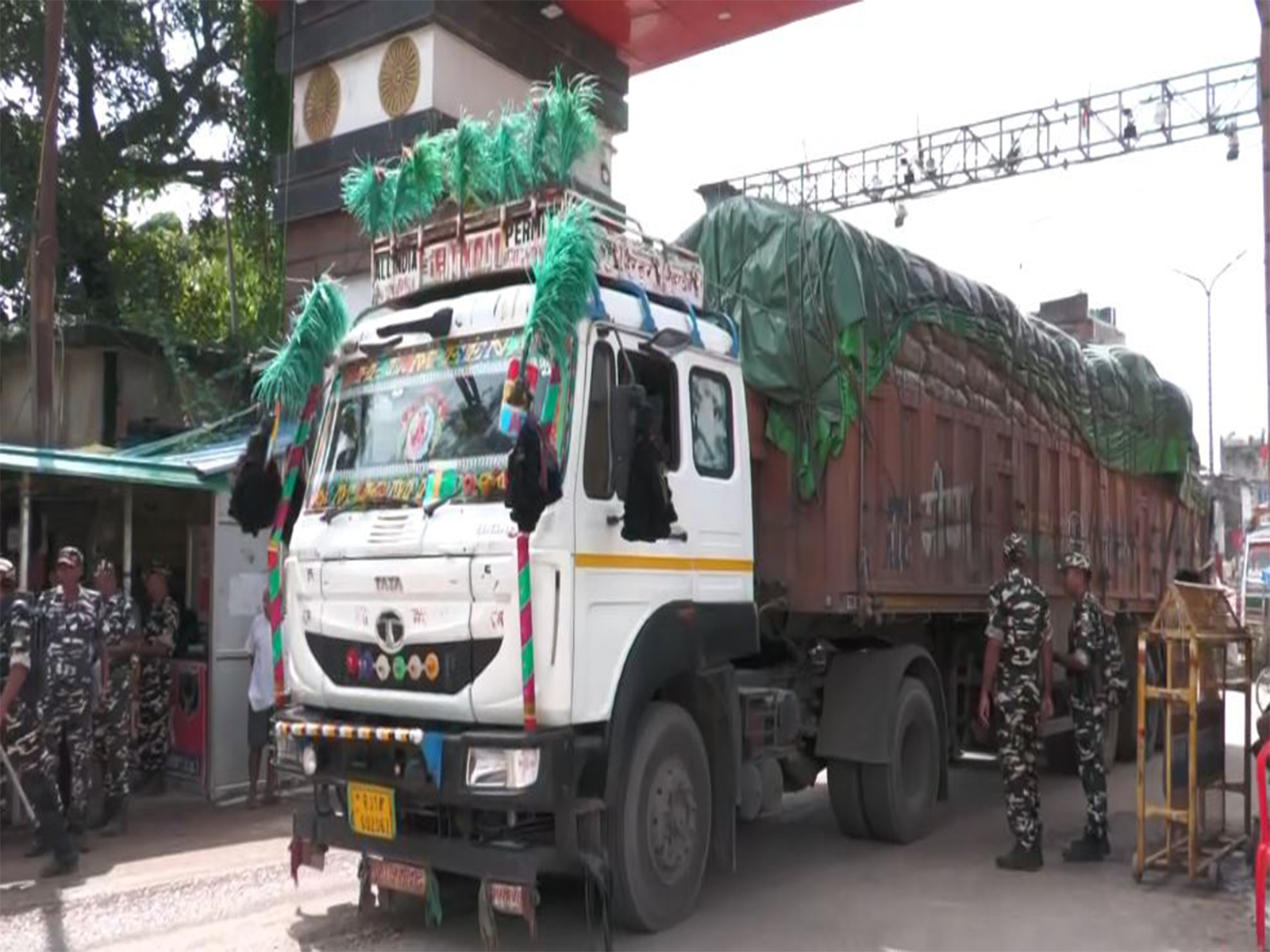 Trucks crossing Sonauli border after it reopens (Photo/ANI)