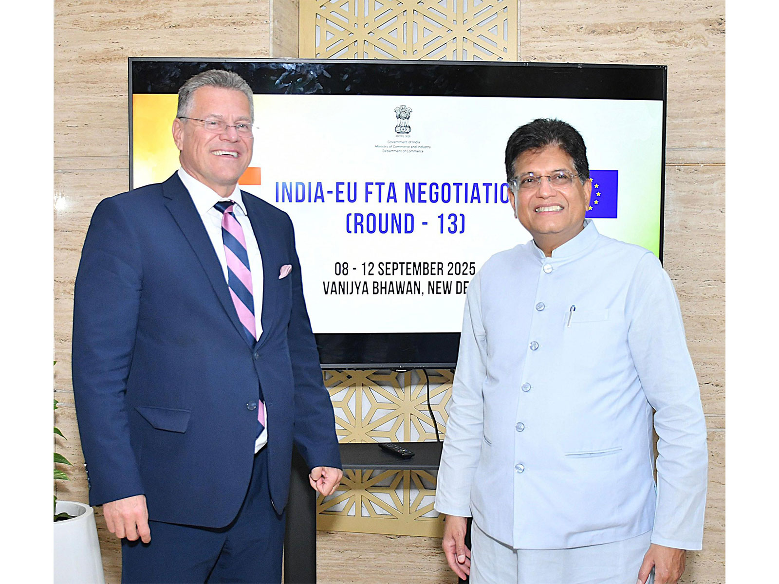 (L-R) Maros Sefcovic, EU Commissioner for Trade and Economic Security and Piyush Goyal, Union Commerce and Industry Minister (Photo/@PiyushGoyal)