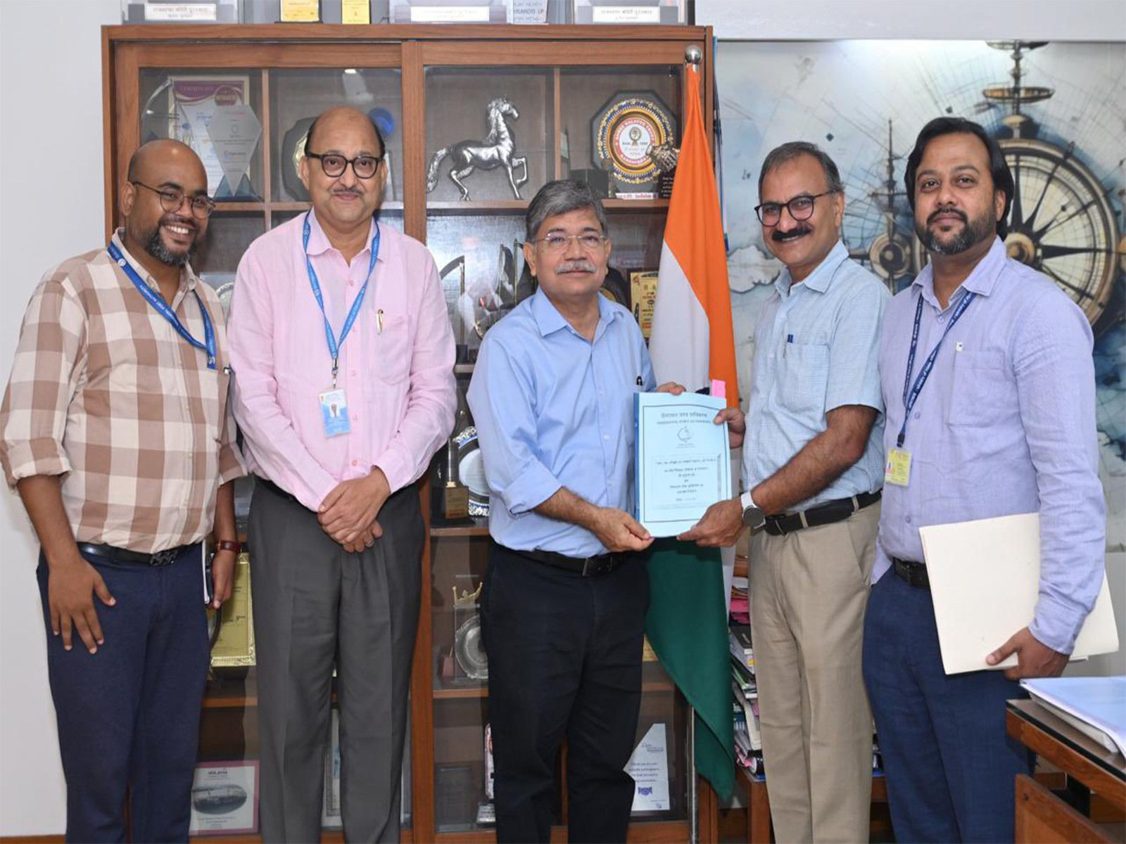 Mrityunjay Jha, Director (Coordination and Official Language) in the Ministry of Ports, Shipping and Waterways, with DPA Chairman Sushil Kumar Singh and other officials. (Photo/@Deendayal_Port)