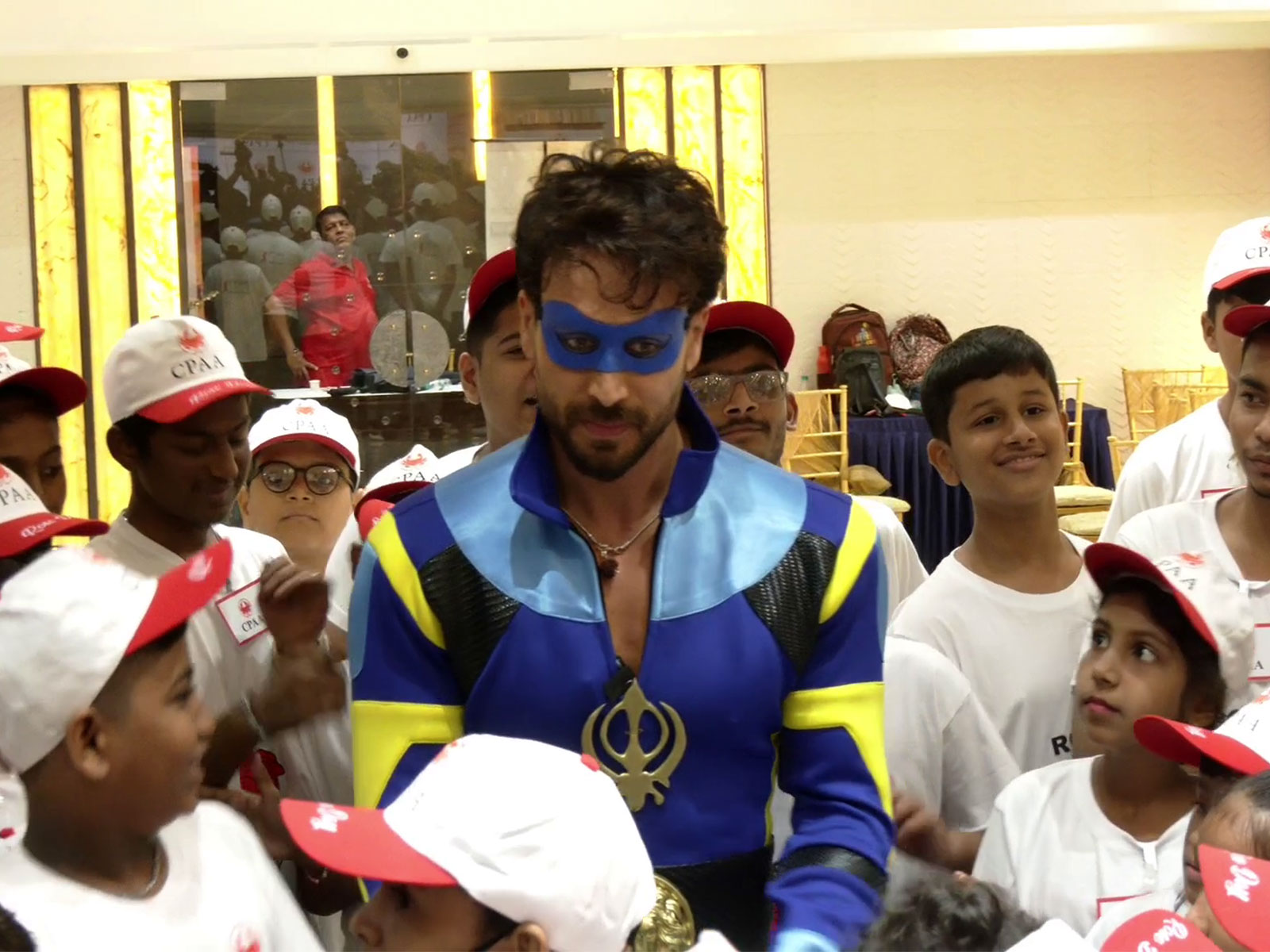 Tiger Shroff's dance workshop with cancer-battling children (Photo: ANI) 