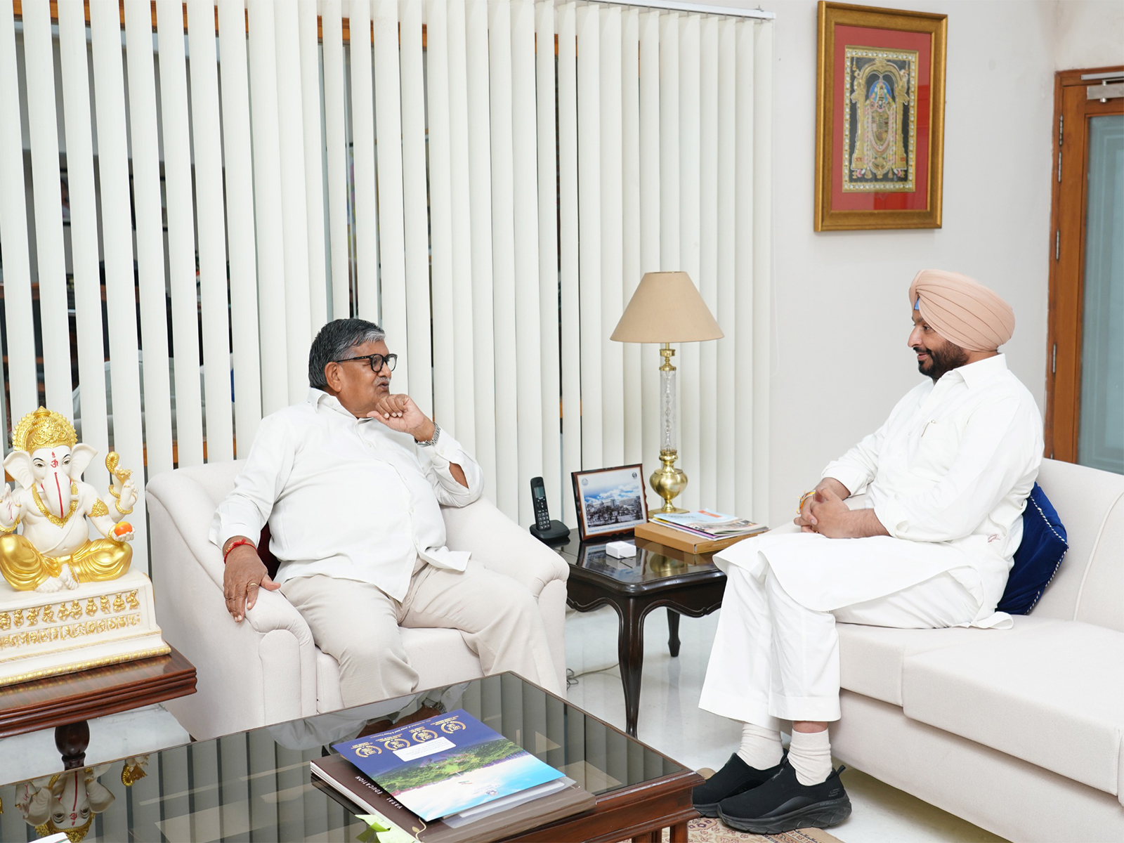 Punjab Governor with Union Minister Ravneet Singh Bittu (Photo: Raj Bhavan)