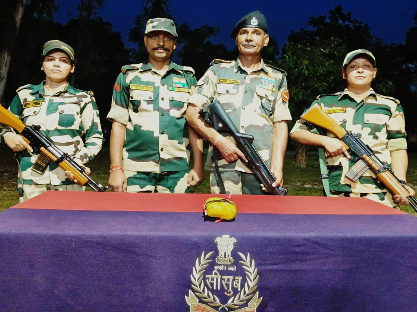 BSF with seized heroin along Punjab border (Photo/BSFPunjab)