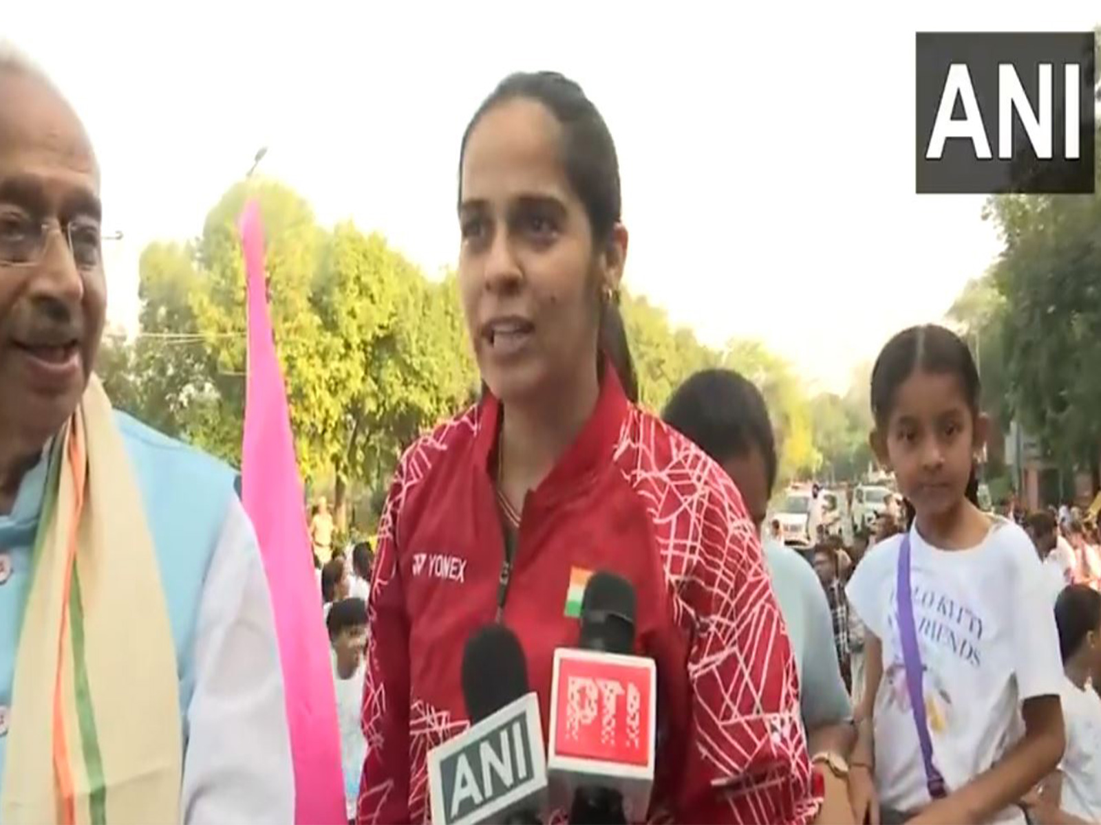 Vijay Goel and Saina Nehwal (Photo: ANI)