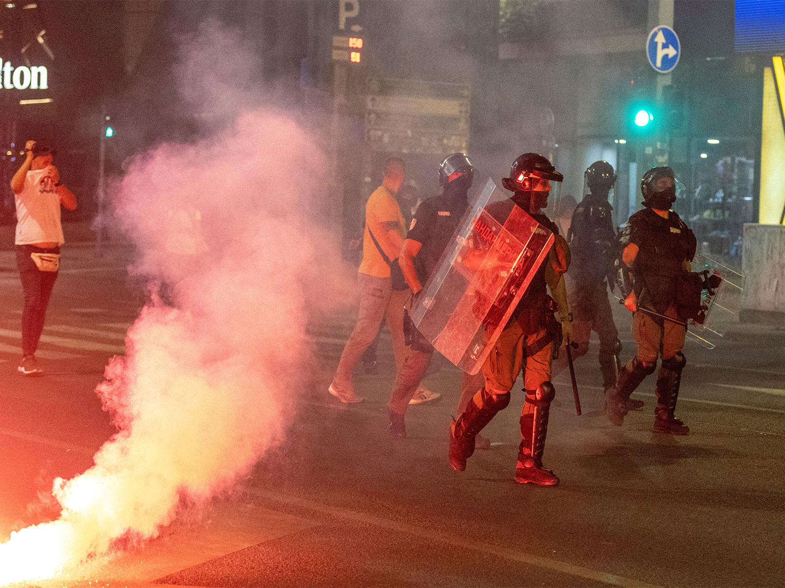 Police intervene in Serbia during clashes between ruling party supporters and anti-government protesters (File Photo/Reuters)