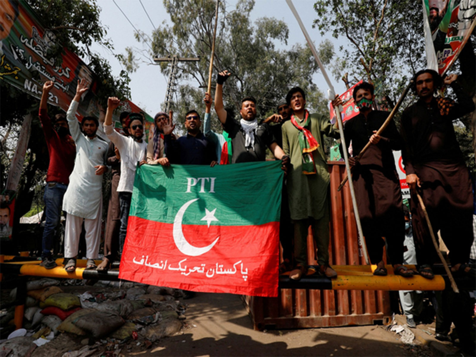 PTI supporters stage protest demanding release of Commonwealth observers’ election report (File Photo/Reuters)