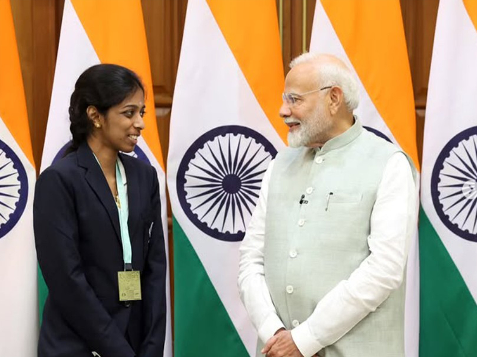 Vaishali Rameshbabu and PM Narendra Modi (Photo: Instagram/@chessvaishali)