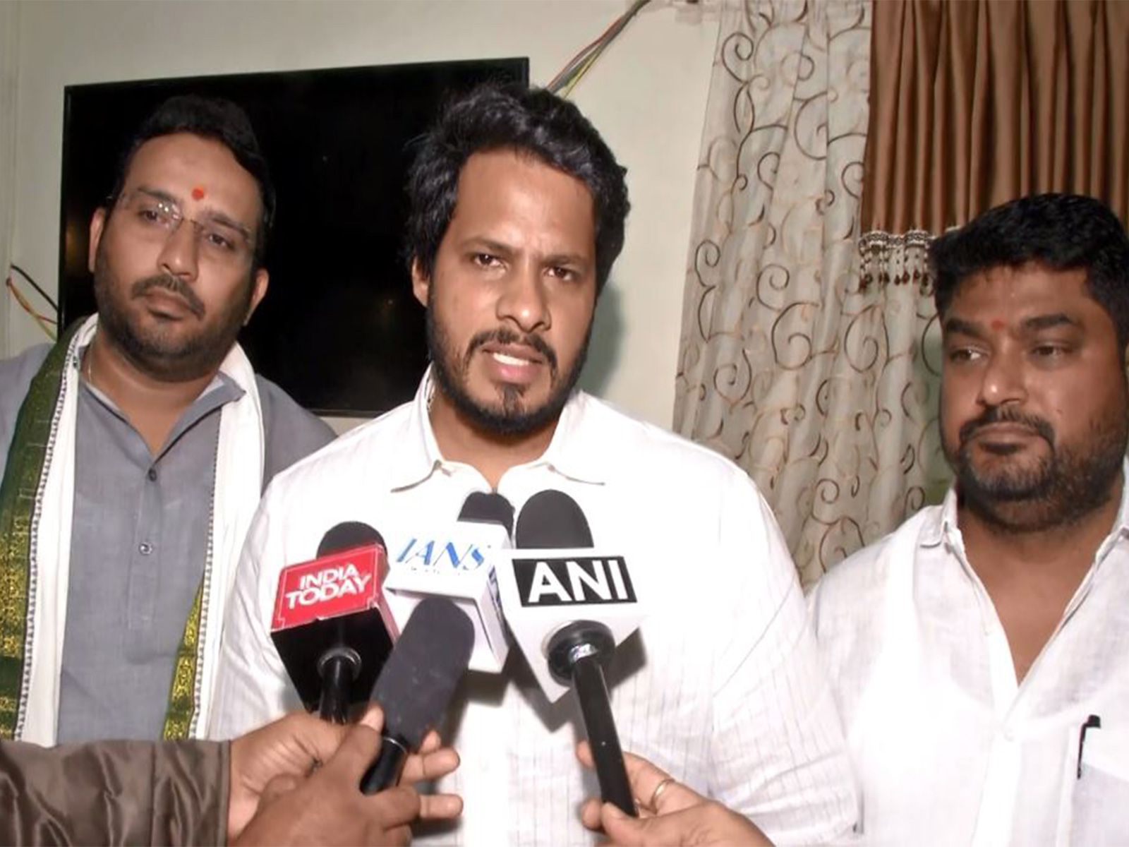 JD(S) leader Nikhil Kumaraswamy (Photo/ANI)