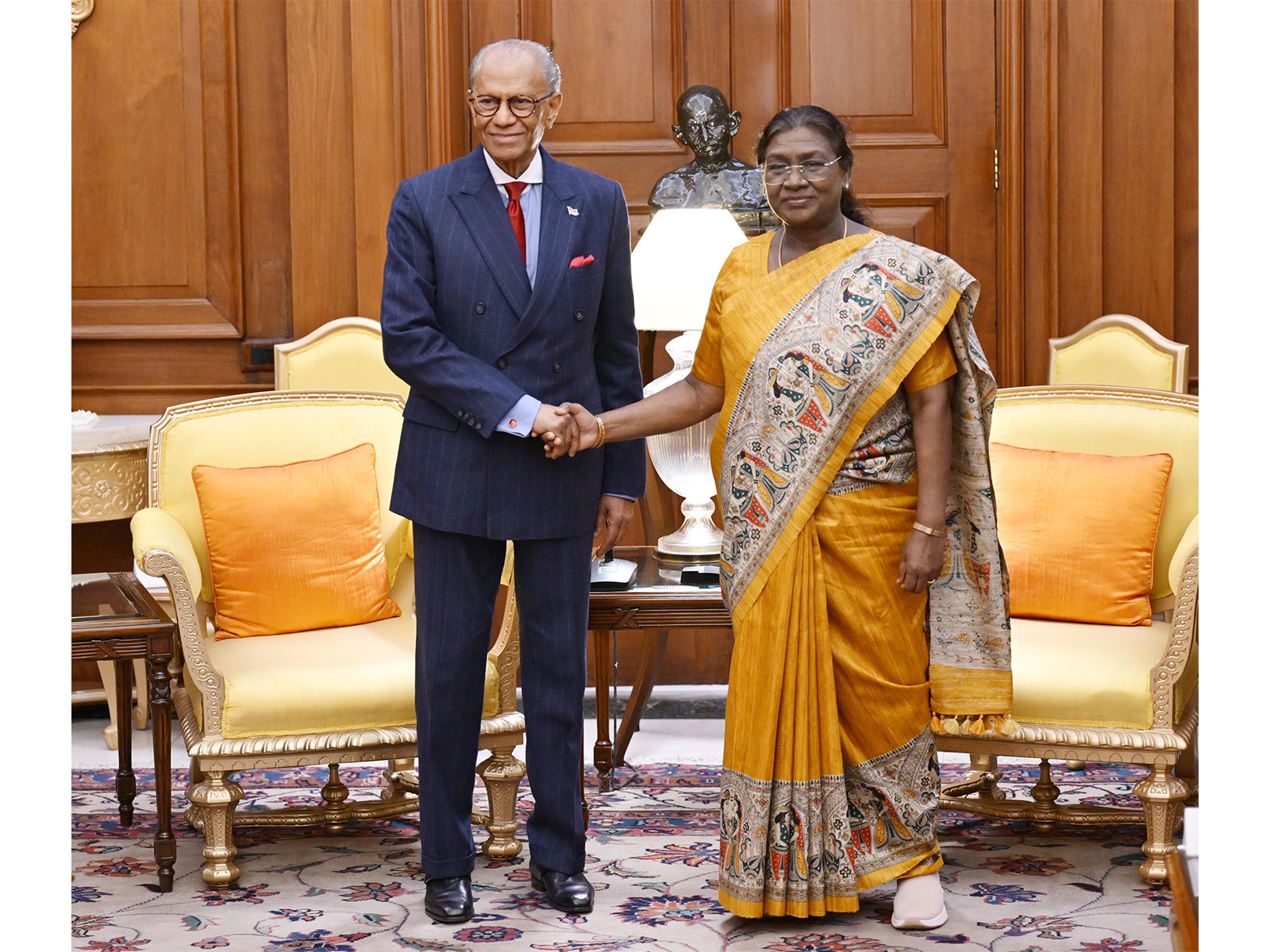 President Murmu meets Mauritius PM Ramgoolam (Photo/X@rashtrapatibhvn)